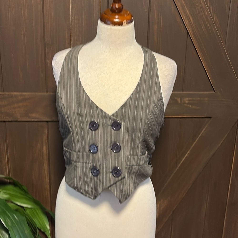 Maurices Medium Gray and White stripped vest.